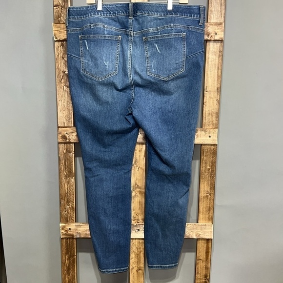 Torrid bombshell skinny distressed denim jeans. Size 20. EUC. - Picture 4 of 7